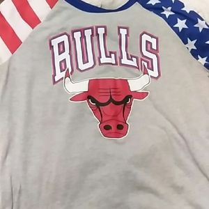 NBA bull's crew neck